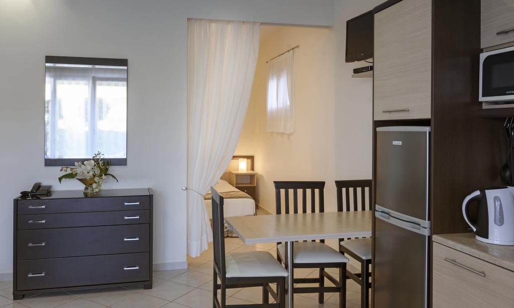 Yolanda Studios Paralia Agias Foteinis Ruang foto